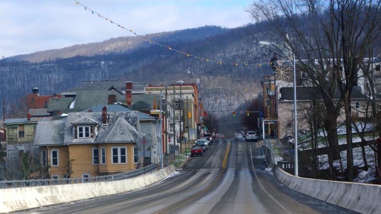 Hinton, West Virginia main street landscape in winter