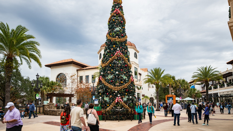 Christmas tree and people at Disney World