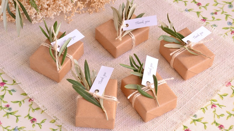 Wedding favors with olive leaves