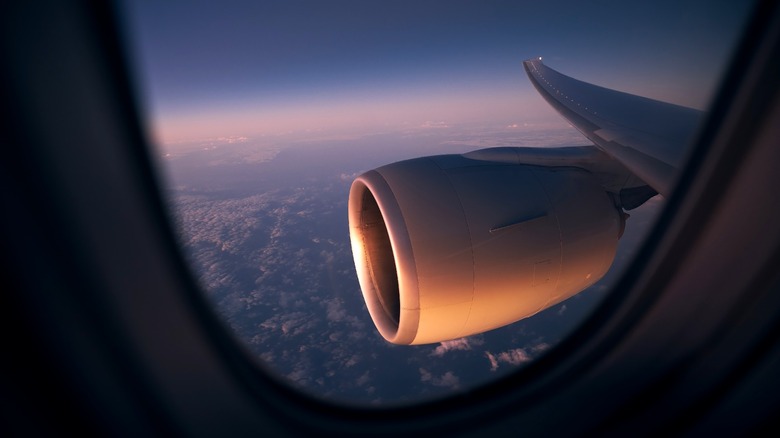 Aircraft engine seen from a window overlooking the ocean