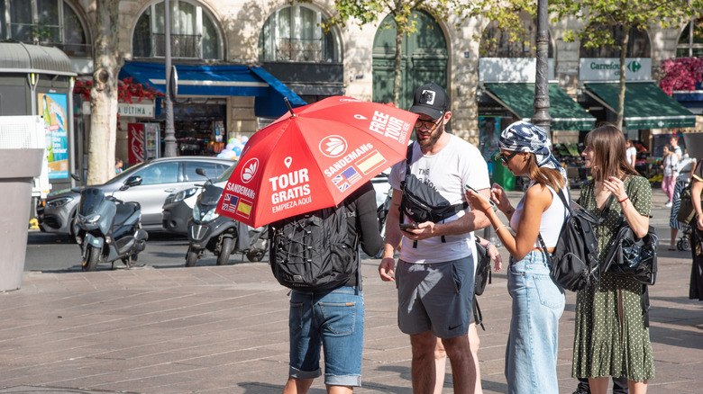 Group walking tour in Paris