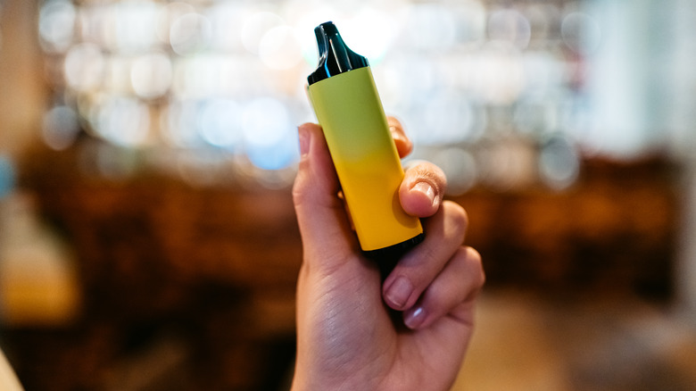 Person holding a vaping device