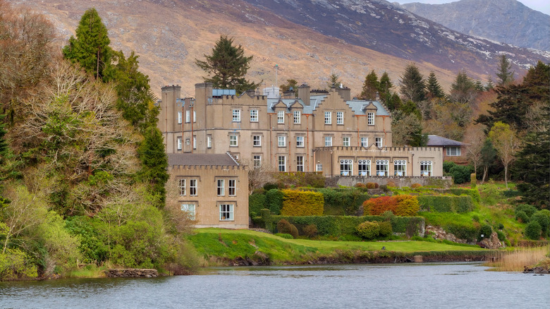 Ballynahinch Castle