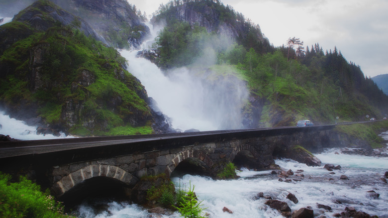 The rushing Låtefossen Waterfall and stoney bridge