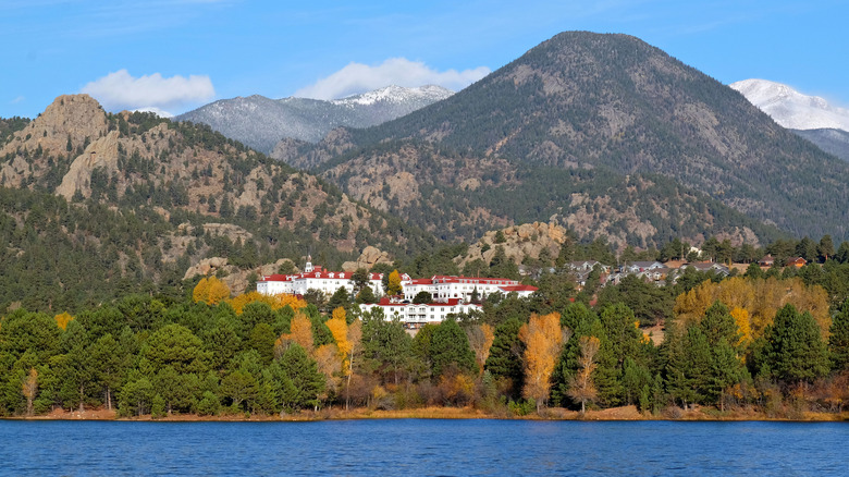 picture of the Stanley Hotel against mountains and lake in Estes Park