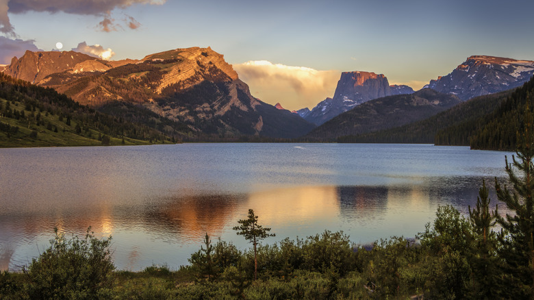 The sun setting over mountains above the Green River Lakes in Wyoming's Bridger Wilderness