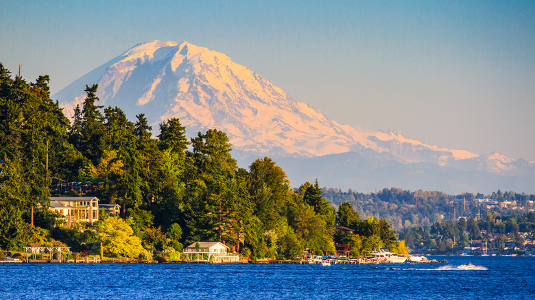 The dome of Mount Rainier