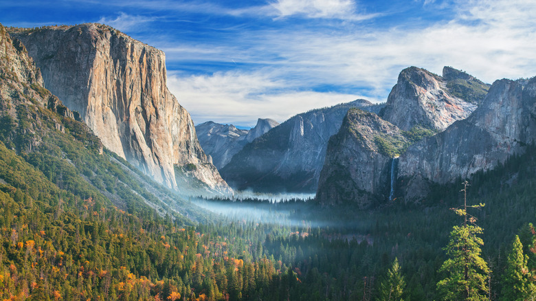 The iconic Tunnel View in Yosemite