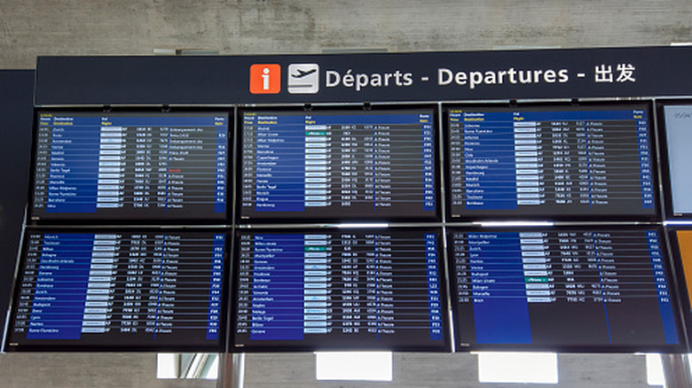 Departures board at CDG Paris