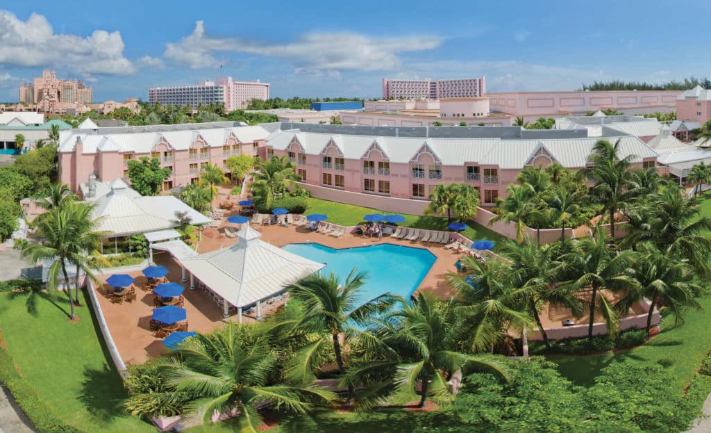 Affordable family hotels: Comfort Suites Paradise Island