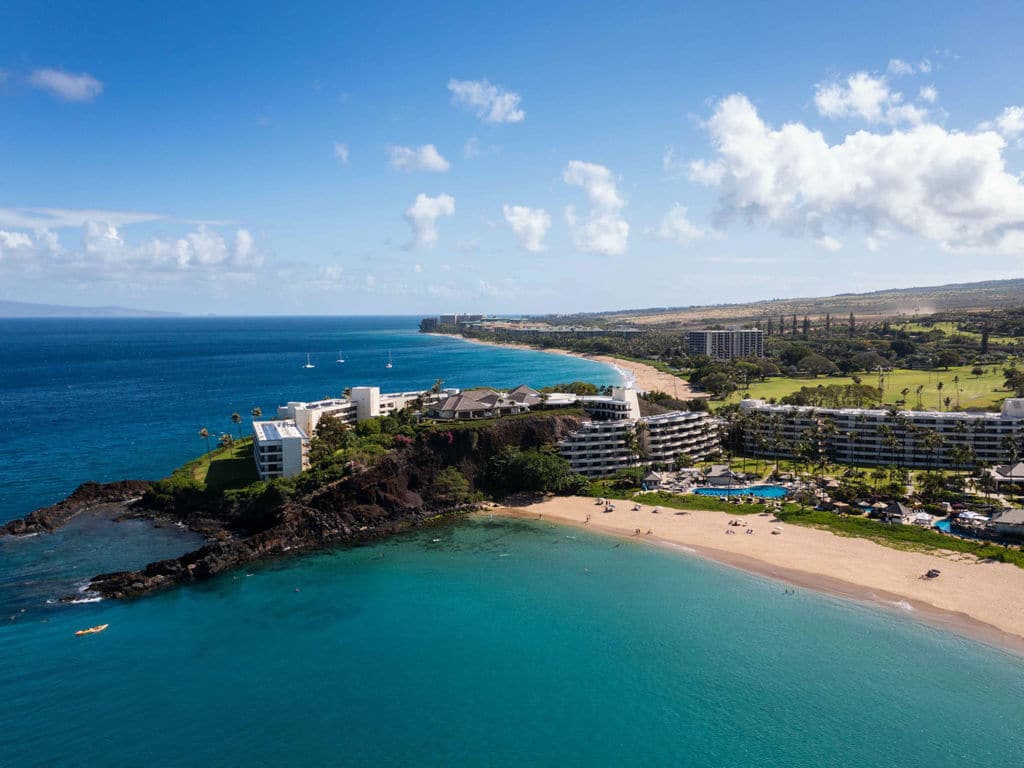 4 Hawaiian Resorts that Make National Wellness Month a Yearlong Event ...